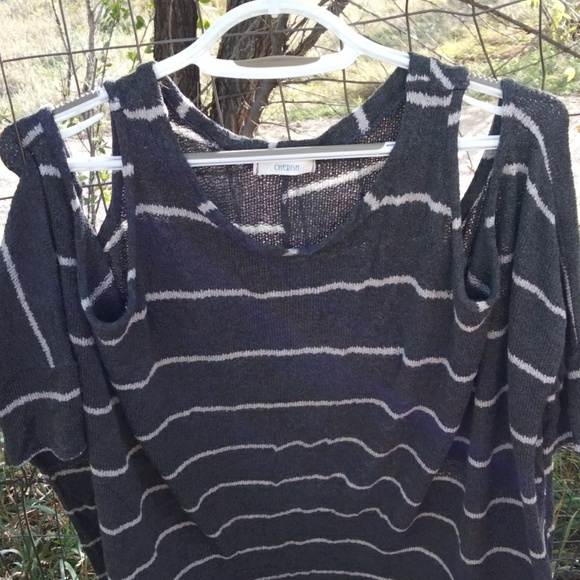 Sweater - Picture 3 of 8